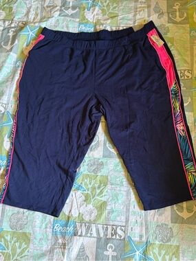 Catherine’s Women’s Plus Size Capri Pants Navy Size 3X 26/28W NWT
